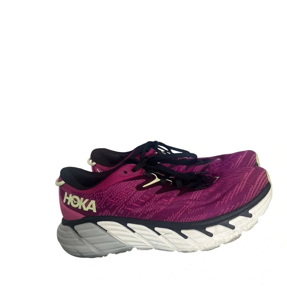 Hoka One One Gaviota 4 in Pink- Size 8.5B